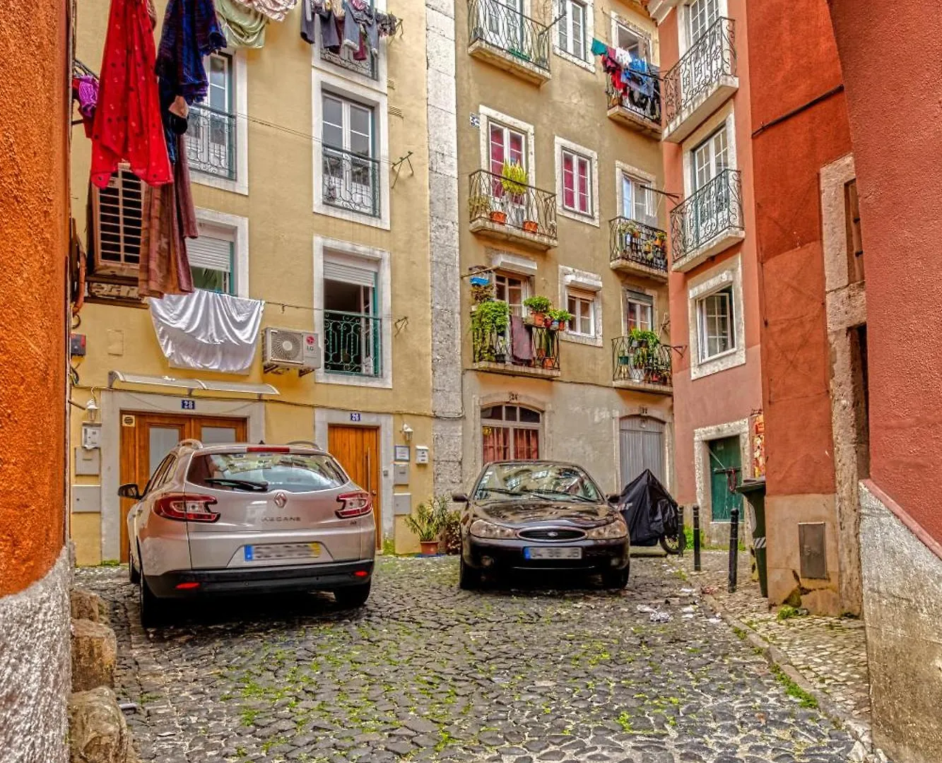 Porta Da Muralha De Lisboa 1375 Portugal
